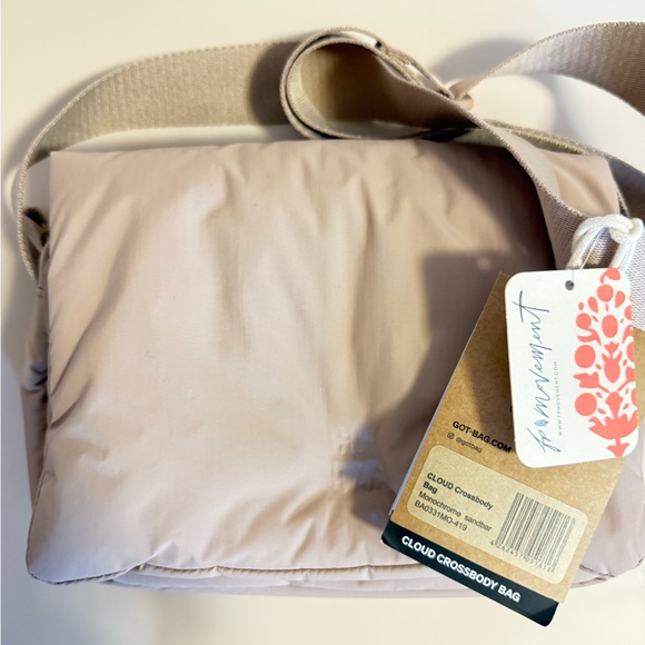 GOT BAG Puffy Crossbody Bag Sandbar Beige Adjustable Strap Lightweight - Picture 5 of 7